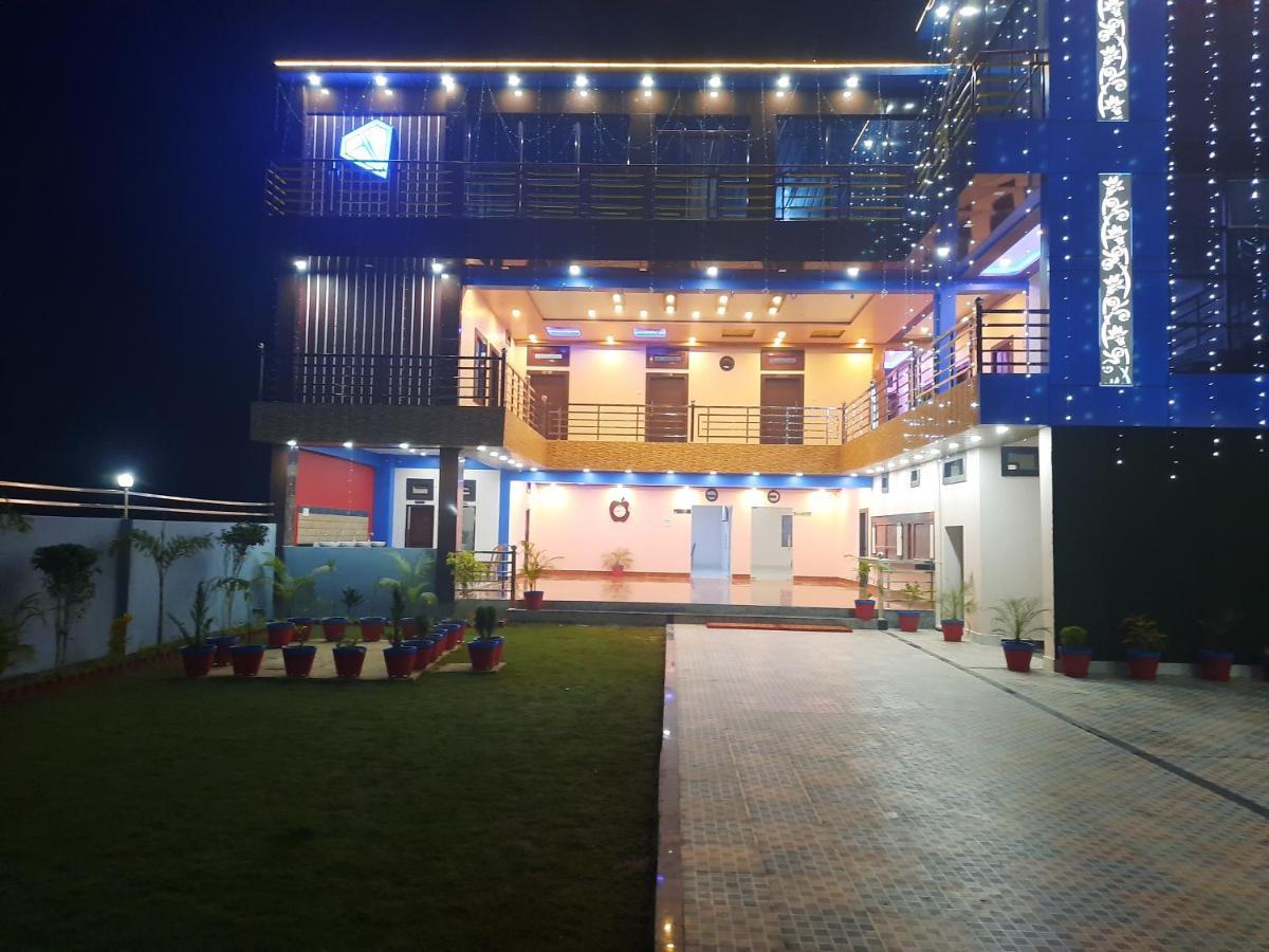 Hotel Blue Diamond Bahraich Exterior foto